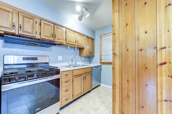 Building Photo - 3-Bedroom Home with Hardwood Floors & Fenced Yard in St. Louis