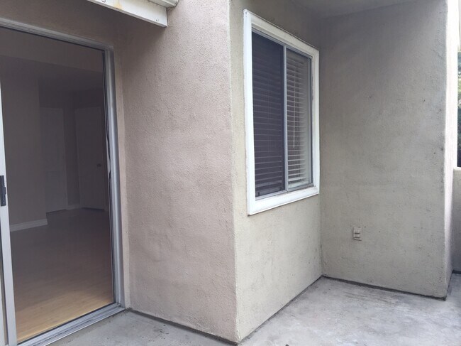 Building Photo - 2920 Luciernaga St