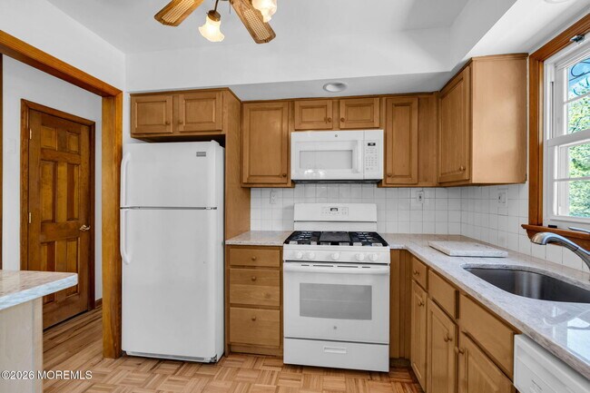 Building Photo - 1112 Wildwood Ave