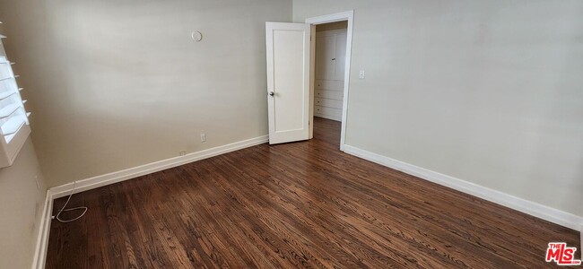 Building Photo - 1024 Cloverdale Ave