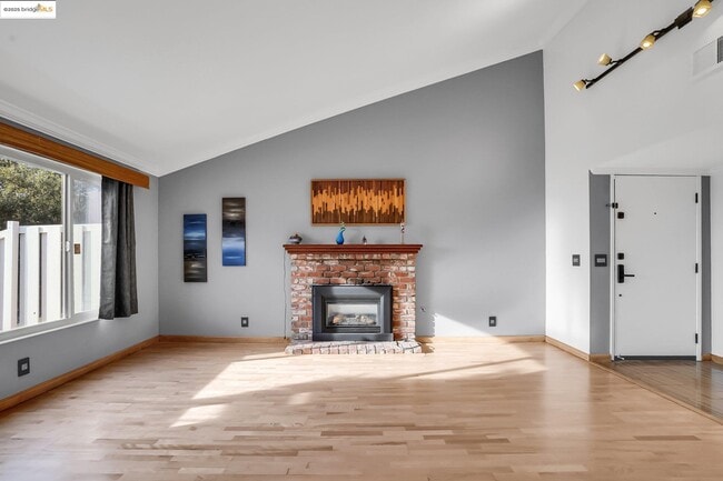 Building Photo - 21 Ironwood