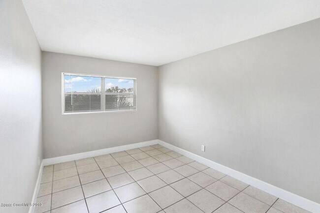 Building Photo - 223 Columbia Dr