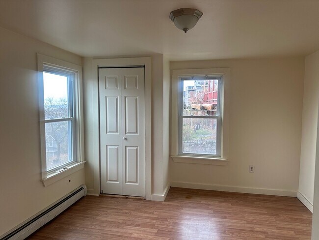 Building Photo - 34 Perkins St