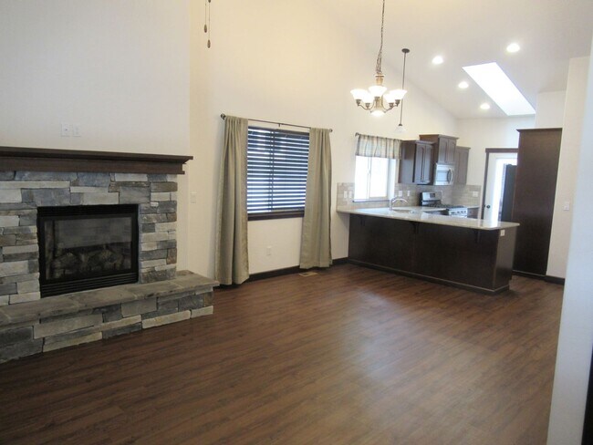 Building Photo - Beautiful home in CDA