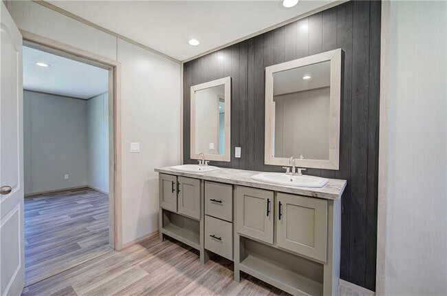 Building Photo - 81 Popham Rd