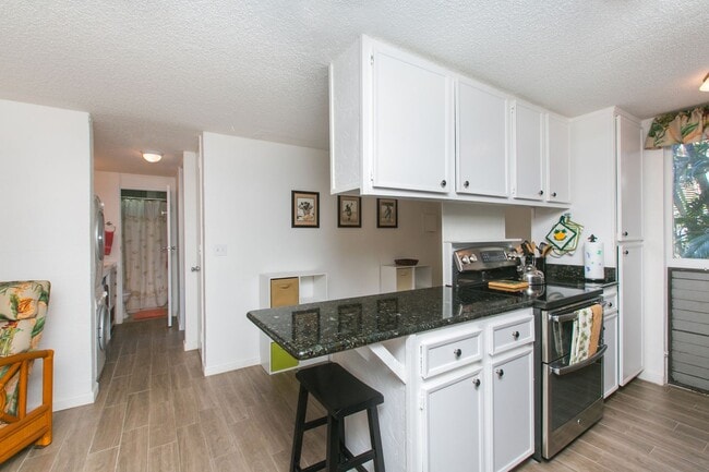 Building Photo - ONO Vista - Furnished / Eastside 1/1/1 pkg w/ courtyard