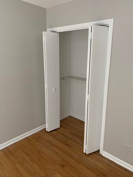 Building Photo - 6970 N Ashland Ave