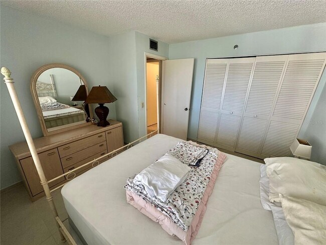 Building Photo - 6035 Sea Ranch Dr