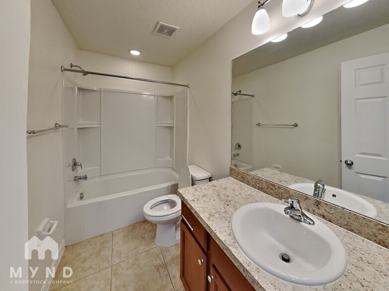 Building Photo - 6600 Wirevine Dr
