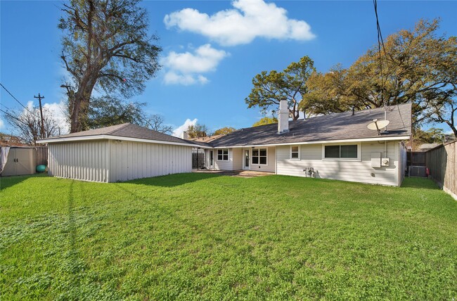 Building Photo - 955 Thornton Rd