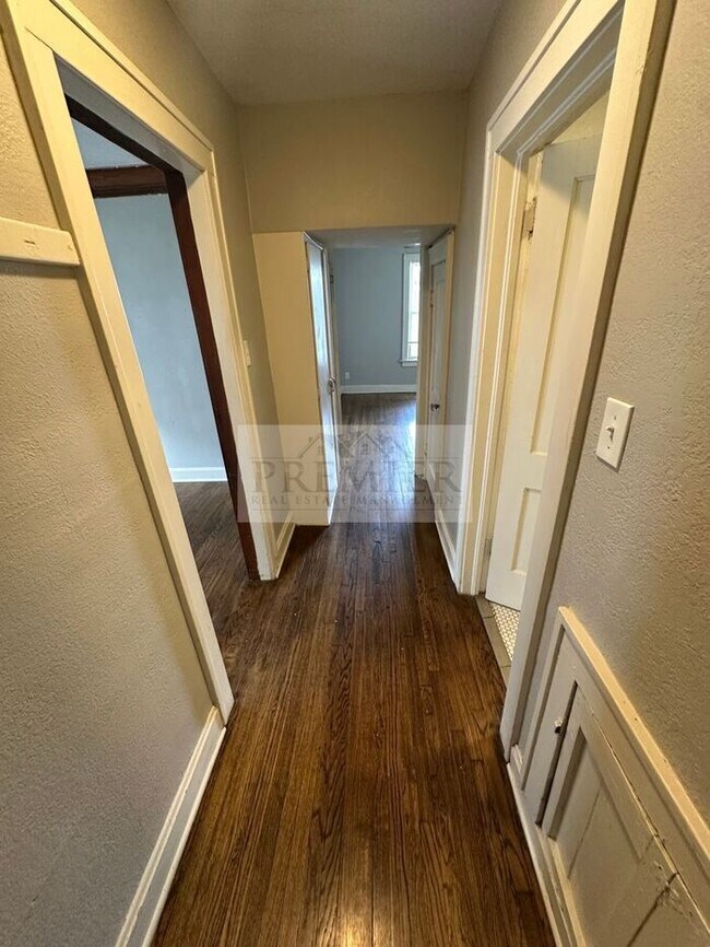 Building Photo - 5618 Forest Ave