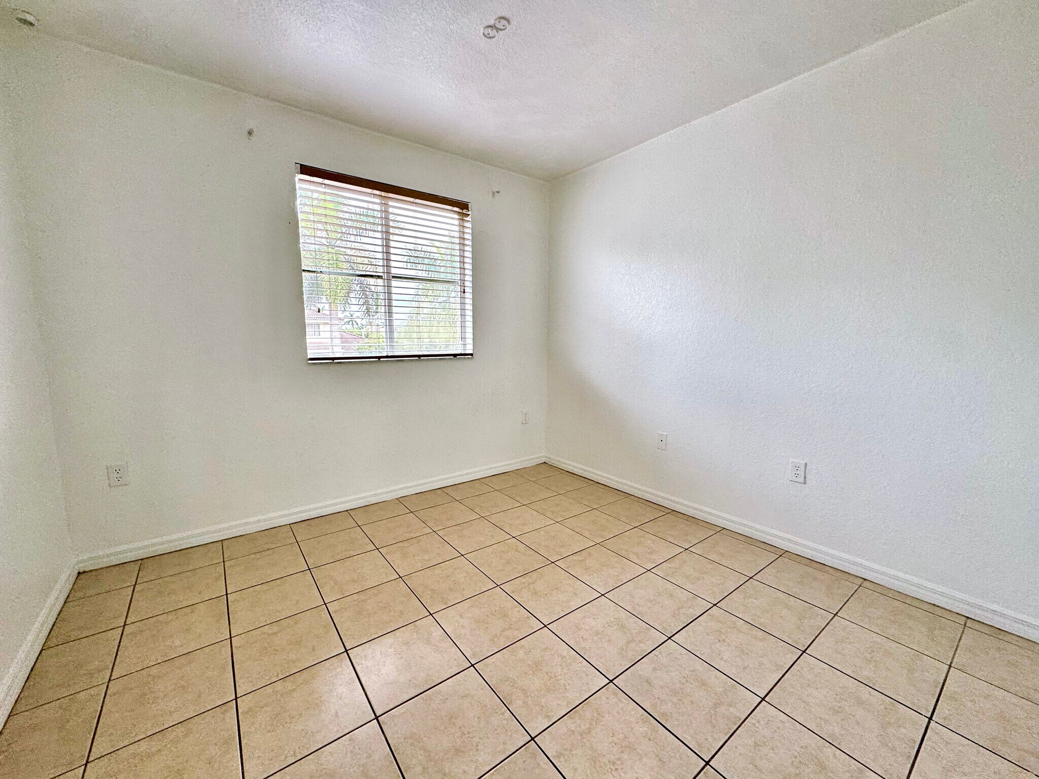 Building Photo - 8886 W Flagler St