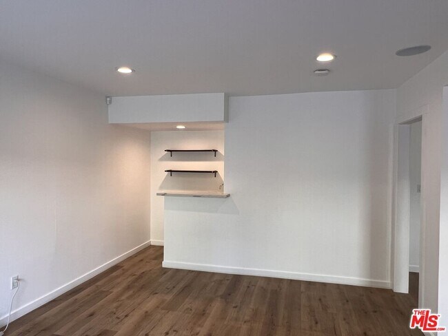 Building Photo - 13123 Magnolia Blvd