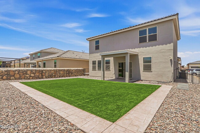 Building Photo - 13852 Paseo De La Luna Ave