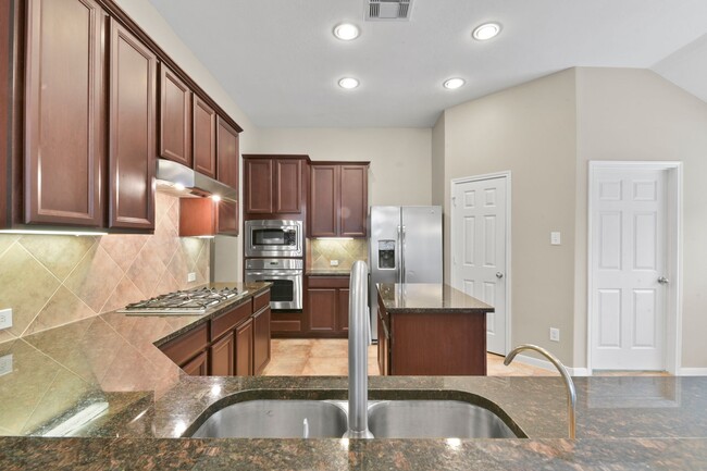 Building Photo - Charming Missouri City house in Sienna Com...