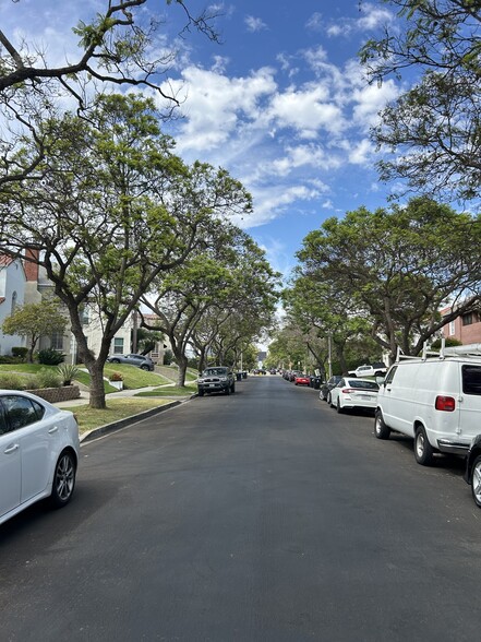 Quiet, residential neighborhood with ample street parking - 1141 S Highland Ave