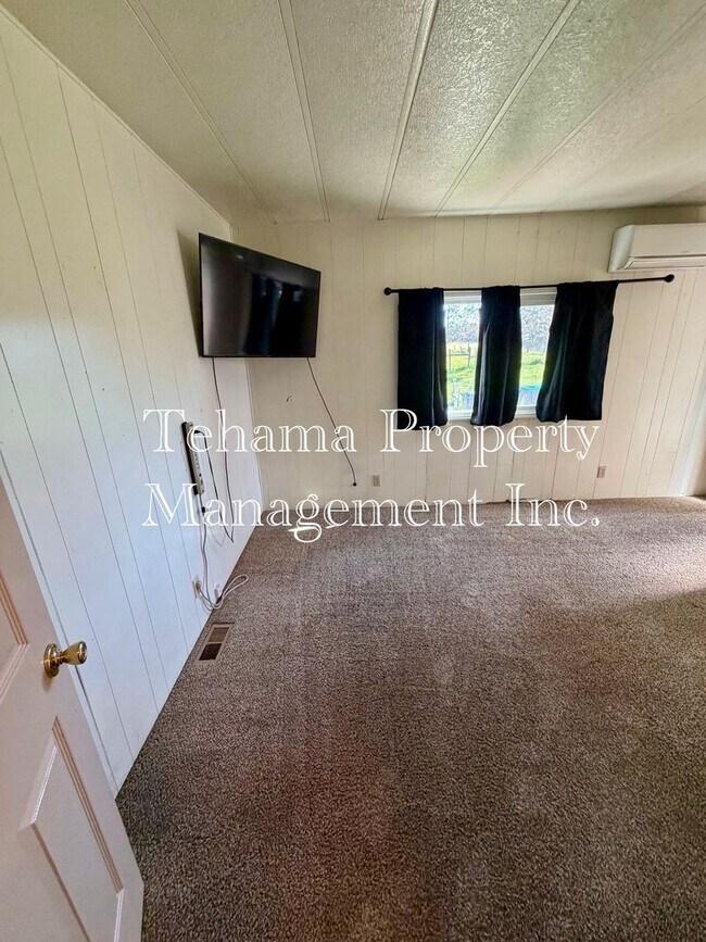 Building Photo - Adorable 2 bedroom 1 bath Modular Home in the Country