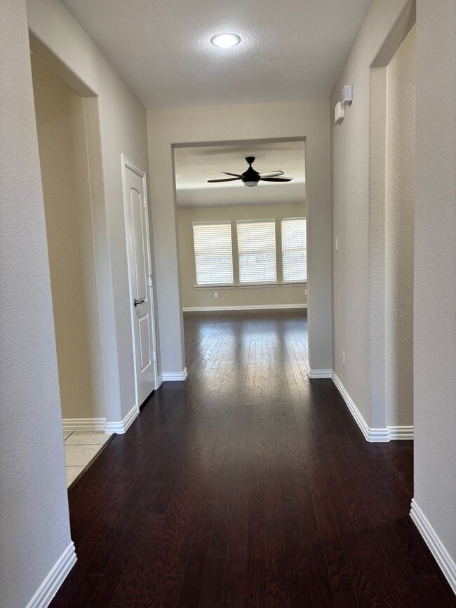 Building Photo - 8020 Horseman Rd