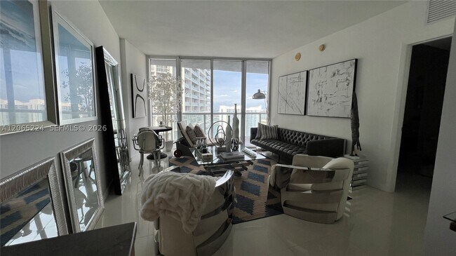 Building Photo - 495 Brickell Ave
