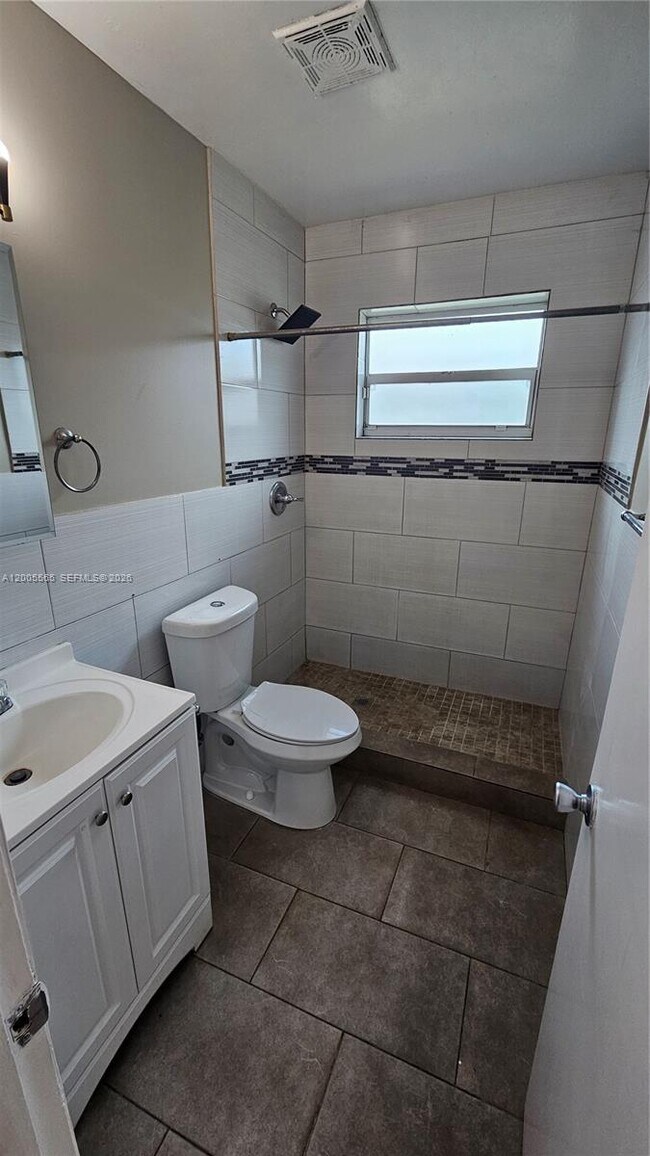 Building Photo - 5030 SW 26th Ave