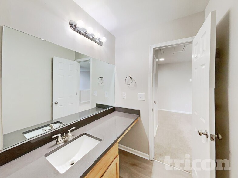 Building Photo - 713 Southridge Dr