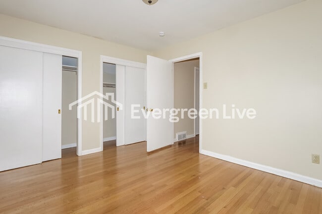 Building Photo - 4850 Summerlane Ave