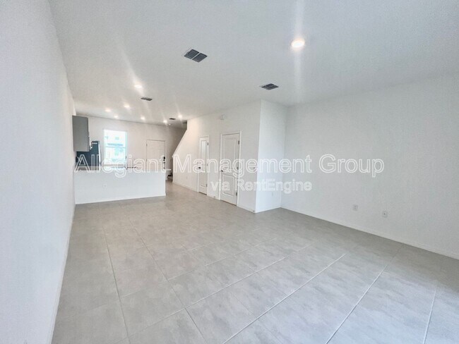 Building Photo - 3200 Skyline Lp