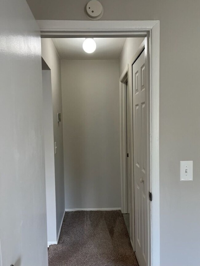 Building Photo - Charming 1 bedroom/1 bath near Downtown Rochester!