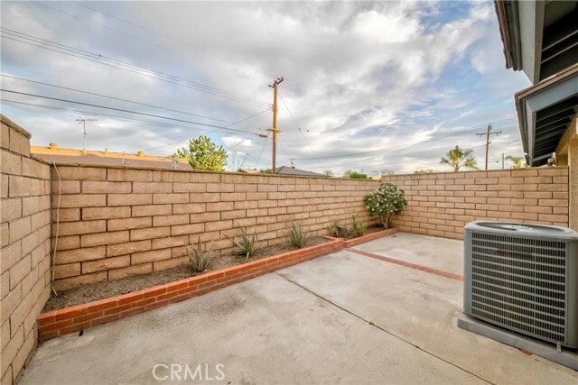 Building Photo - 8466 Kington Way