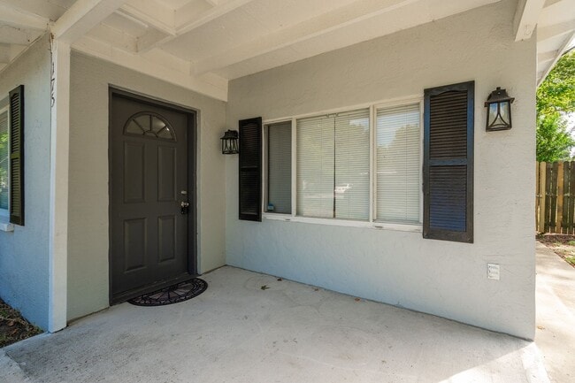 Building Photo - Beautifully Remodeled 3 Bedroom Home in th...