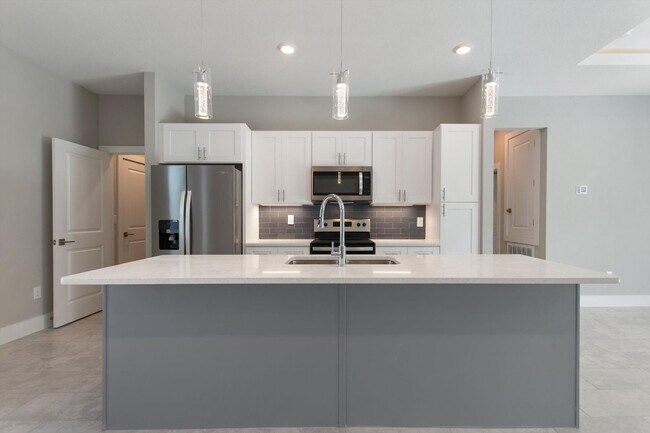 Building Photo - Deposit-Free! Get $1,000 OFF your first mo...