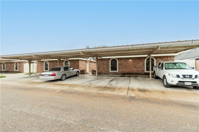 Building Photo - 17 Aruba Dr