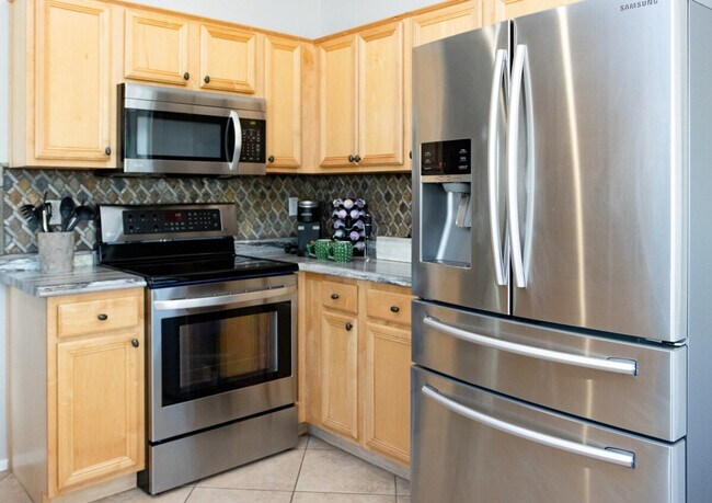 Building Photo - 1541 E Peregrine Trail