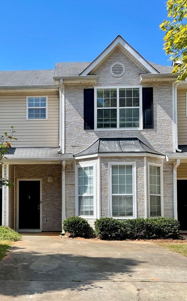 Primary Photo - Updated 3 Bed/2.5 Bath Town Home Located I...