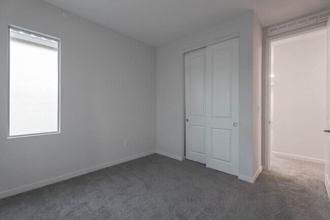 Building Photo - 11620 Desert Hollow Avenue