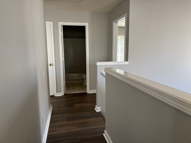 Building Photo - Terrific Brentwood Neighborhood steps from...