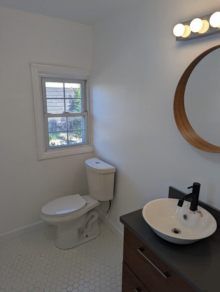 Bathroom - 2615 Obama Blvd