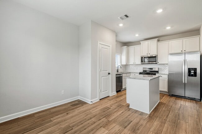 Building Photo - 15650 Honey Cv Dr