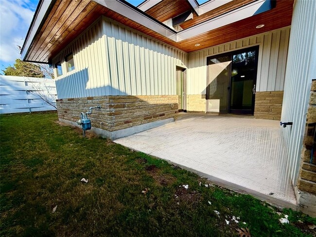 Building Photo - 416 Starlight Vlg Lp