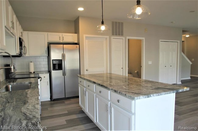 Building Photo - 3243 Camden Dr