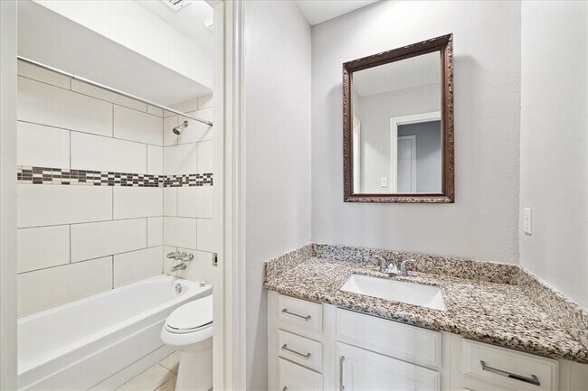 Building Photo - 2825 Camelot Ln