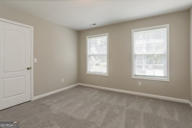 Building Photo - 1299 Vonda Ln SW