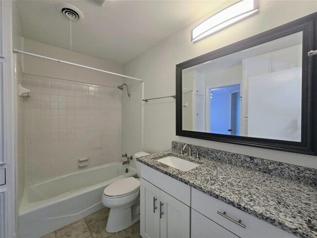 Building Photo - 3000 Maywood Cir