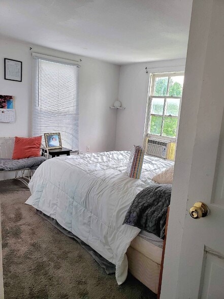 Building Photo - 324 N Jefferson St