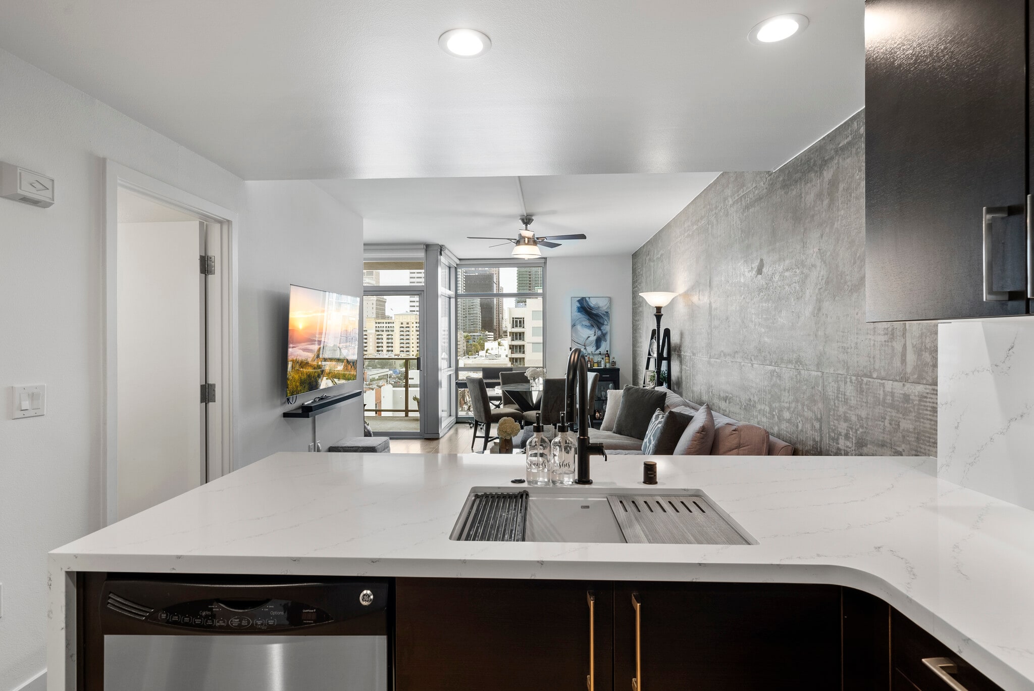 Building Photo - 800 The Mark Ln