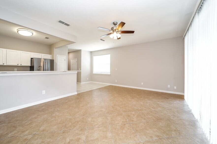 Building Photo - 5860 Sandstone Way