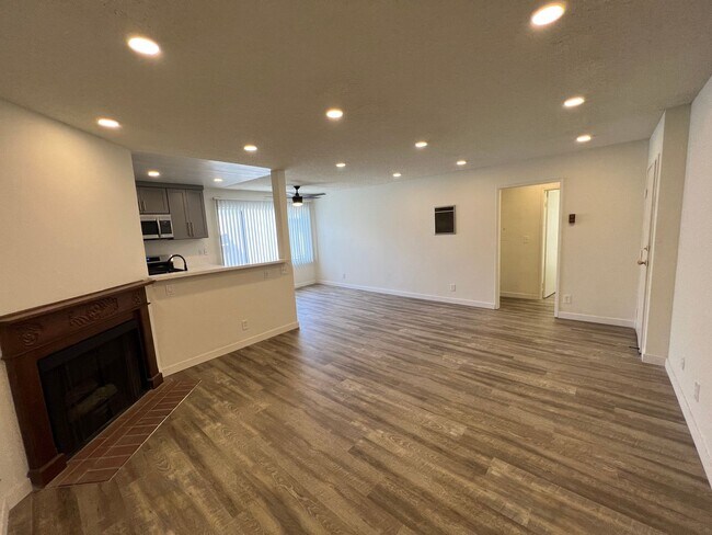 Interior Photo - hug354
