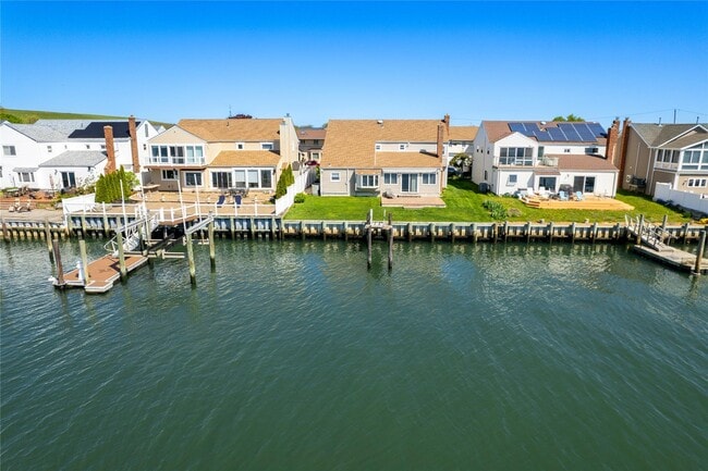 Building Photo - 4047 Greentree Dr