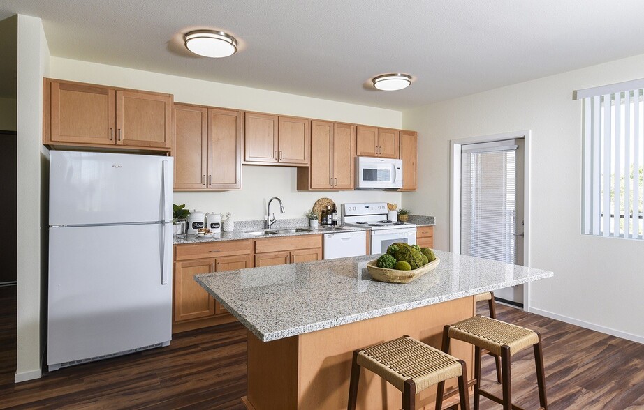 Building Photo - Suncrest Vista at Canyon Trails 55+ Apartments