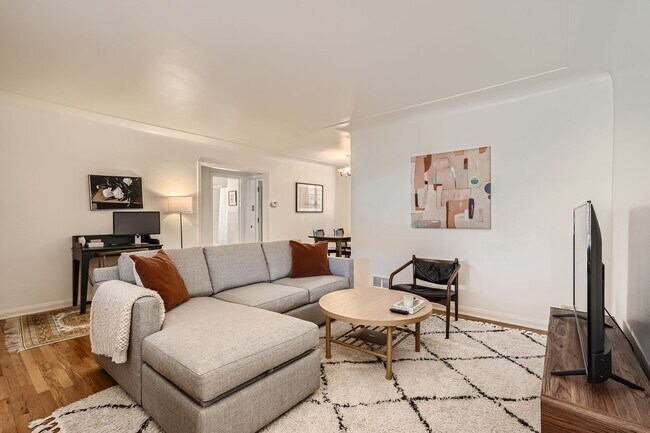 Building Photo - Fantastic 2 bedroom Remolded Ranch in Mayf...